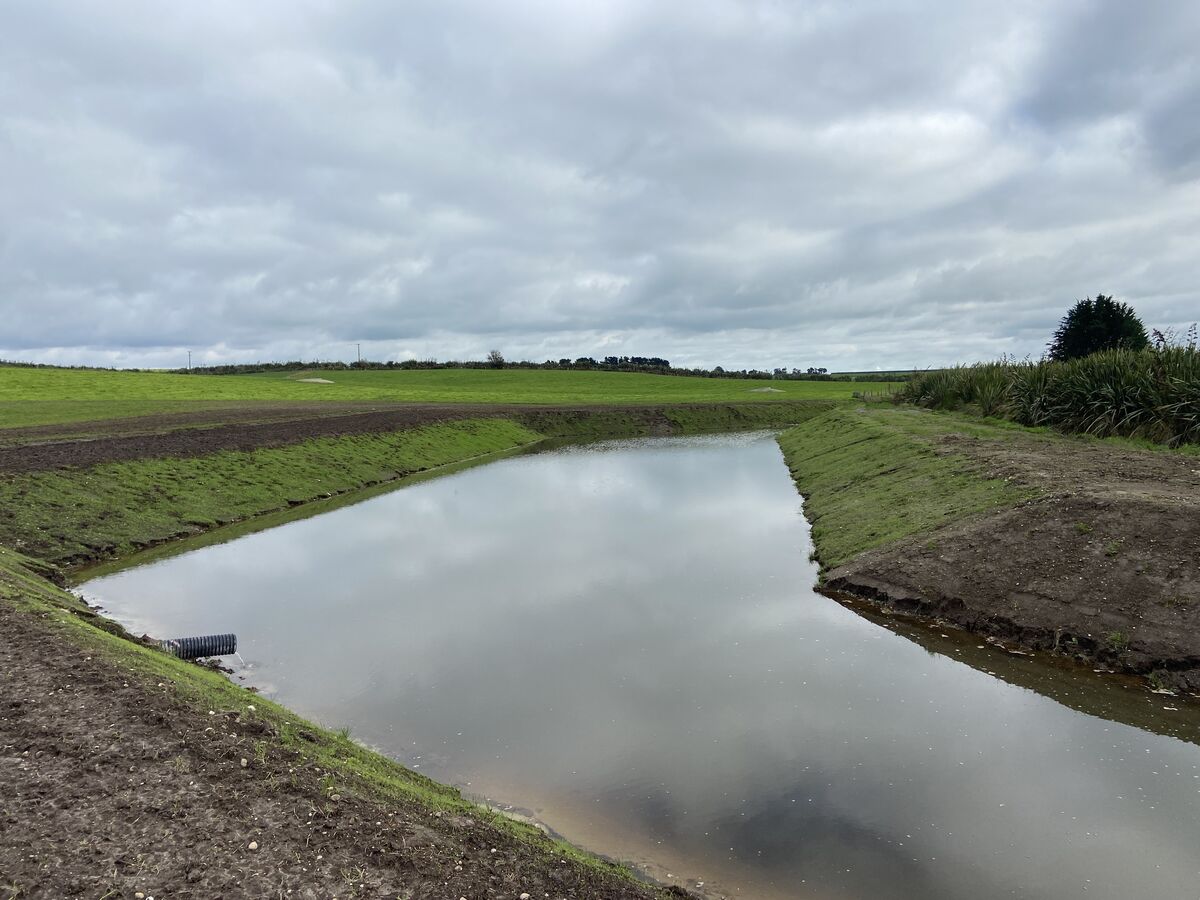 Off-line sediment trap