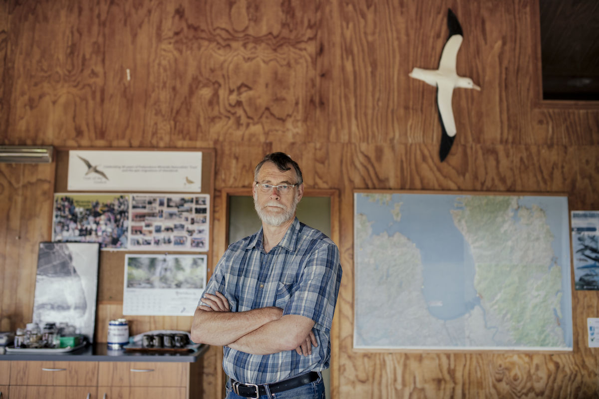 Keith at the shorebird centre